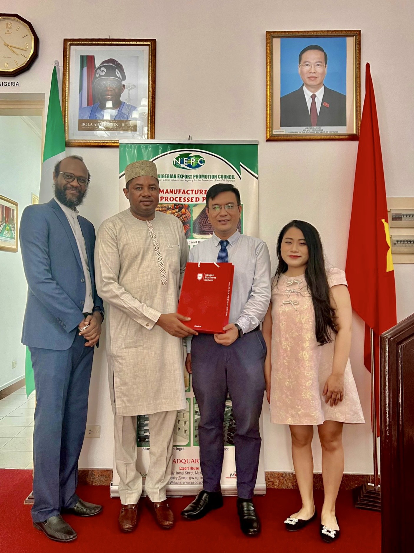 REPRESENTATIVES FROM SAIGON BUSINESS SCHOOL MET WITH COUNSELOR, HEAD OF THE CHANCERY OF THE NIGERIAN EMBASSY IN VIETNAM