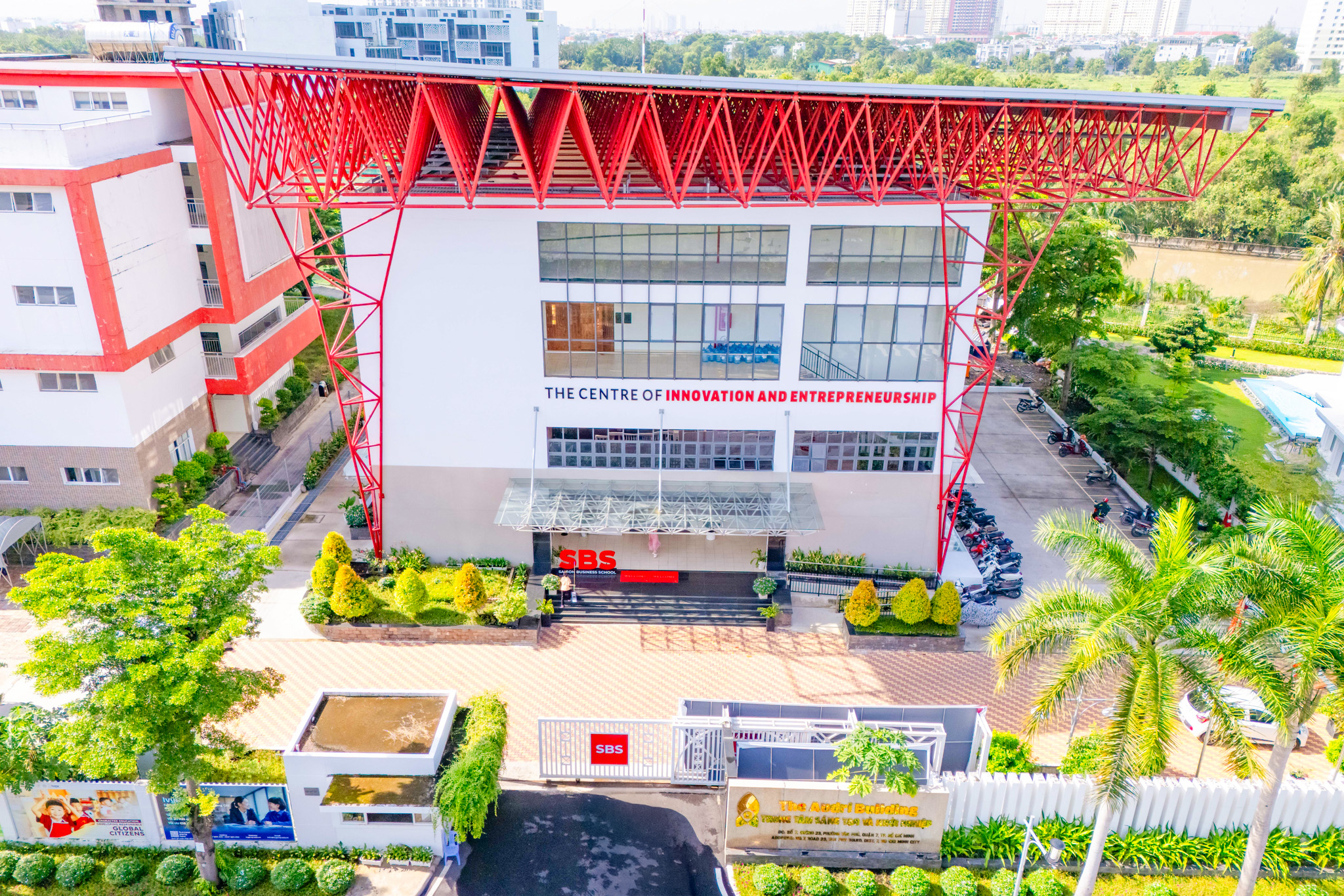 Khám Phá Khuôn Viên Và Cơ Sở Vật Chất Trường Saigon Business School