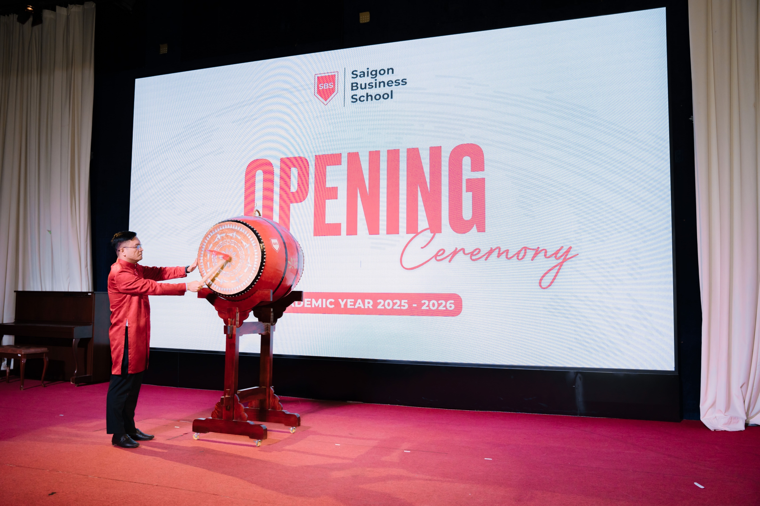 Sinh Viên Saigon Business School Rạng Rỡ Trong Ngày Lễ Tốt Nghiệp Và Khai Giảng Năm Học Mới 2025-2026